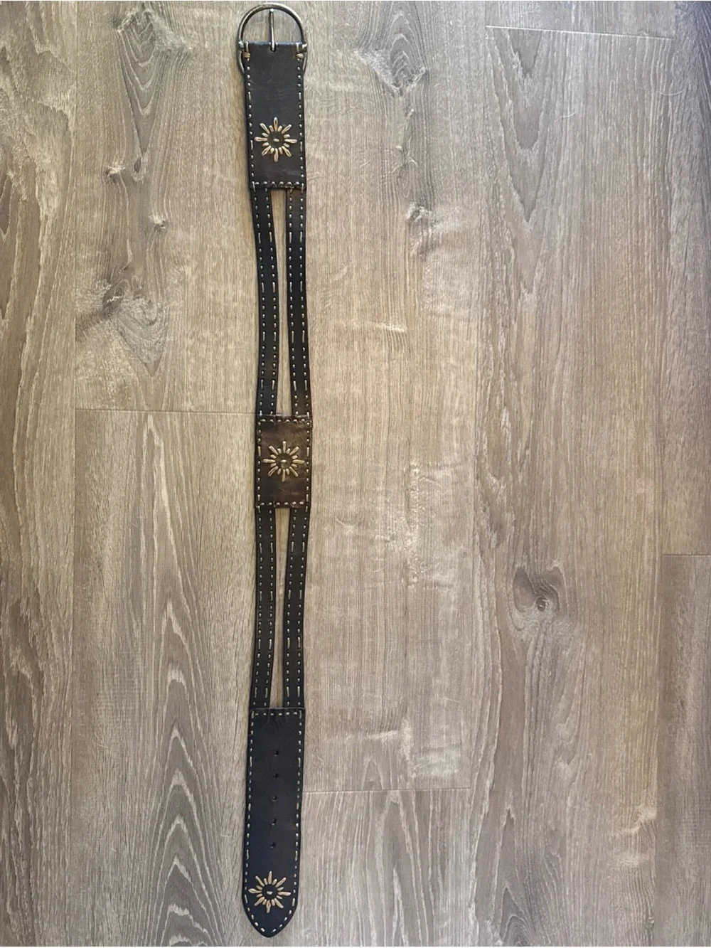 Vtg Linea Pelle belt brass, buckle med hand stitched, sunburst design brown